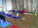 joga dzieci pies do góry gruga strona
