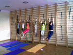 joga dzieci urdhva hastasana
