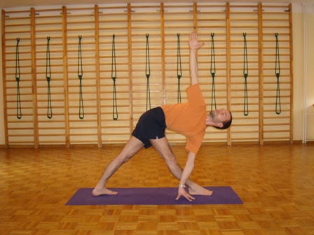 parivrtta trikonasana fot1