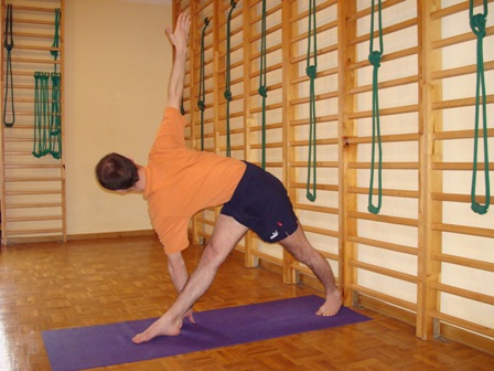 parivrtta trikonasana fot4