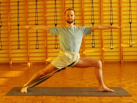 Fot. 3 Virabhadrasana II