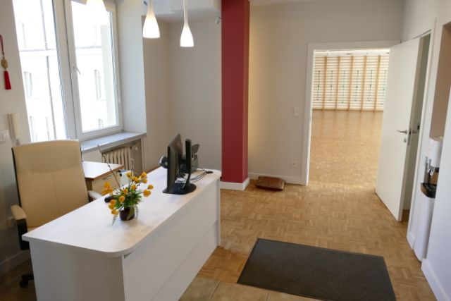 Recepcja Ośrodka Hatha Jogi przy ul. Świętokrzyskiej w Warszawie 1010574 Wynajem sali do jogi i warsztatów w centrum Warszawy – 105 m² - Omśrodek Hatha Jogi